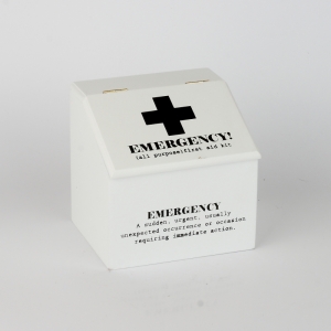Dřevěná krabička první pomoci Emergency 15x13,6x15cm