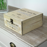 Dřevěná lékárnička Pharmacie 20x20x9,5cm