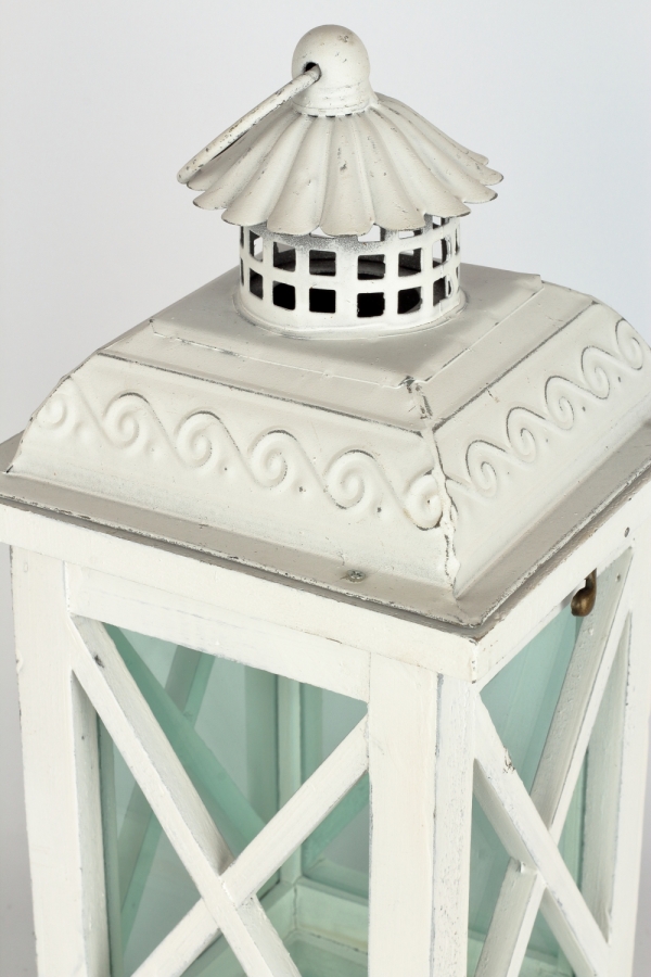 Dřevěná lucerna bílá s kovovou stříškou 15,5x15,5x35,5cm 