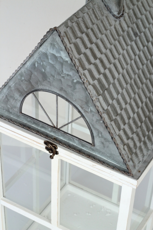 Dřevěná lucerna bílý domeček 45cm