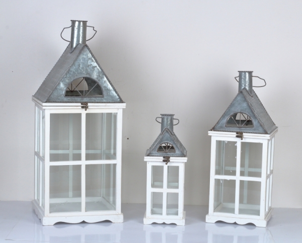 Dřevěná lucerna bílý domeček 45cm