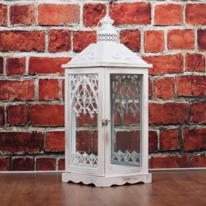 Dřevěná lucerna s ornamenty 24x24x57cm