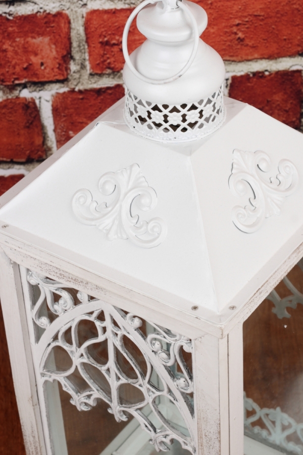 Dřevěná lucerna s ornamenty 24x24x57cm