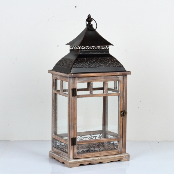 Dřevěná lucerna tmavě hnědá s kovovu stříškou 66cm