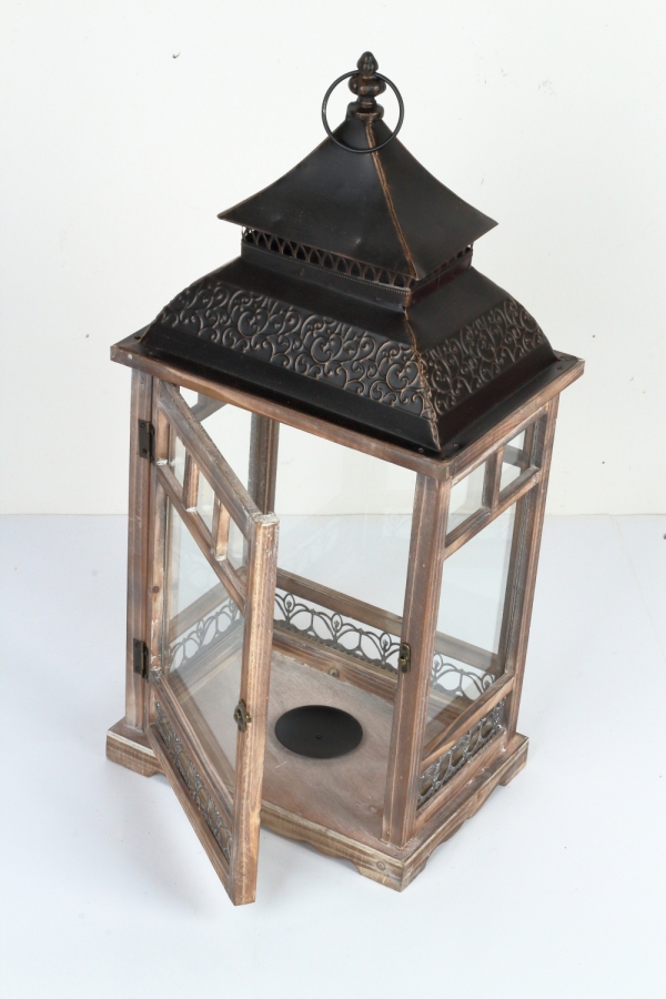 Dřevěná lucerna tmavě hnědá s kovovu stříškou 66cm