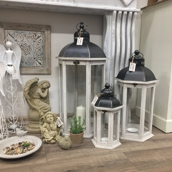 Dřevěná lucerna velká 35x35x73cm