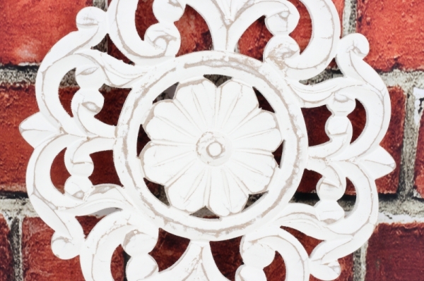 Dřevěná nástěnná dekorace bílá s patinou 30cm