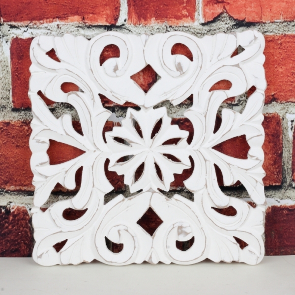 Dřevěná nástěnná dekorace bílá s patinou 30x30cm