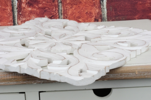 Dřevěná nástěnná dekorace bílá s patinou 30x30cm