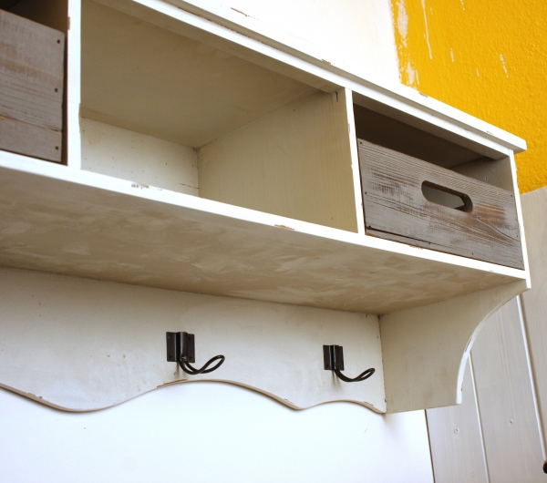 Dřevěná polička se dvěma šuplíky 96cm 