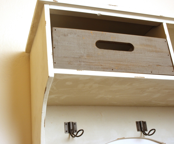 Dřevěná polička se dvěma šuplíky 96cm 