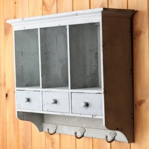 Dřevěná polička se šuplíky a háčky 51cm - vyřazeno