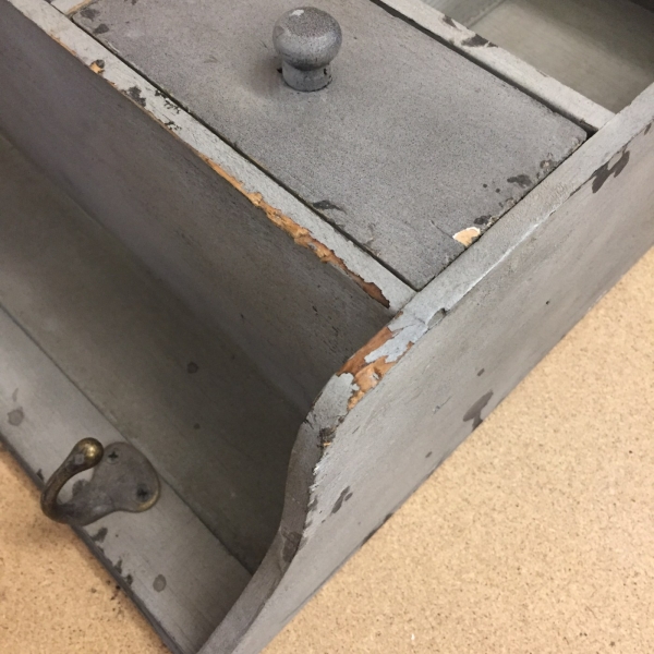 Dřevěná polička se šuplíky a háčky 51cm - vyřazeno