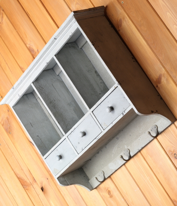 Dřevěná polička  - vyřazeno bez šuplíků