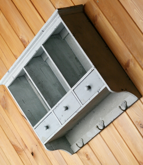 Dřevěná polička  - vyřazeno bez šuplíků