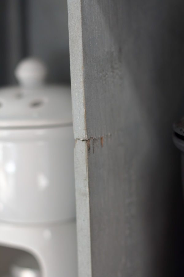 Dřevěná polička  - vyřazeno bez šuplíků