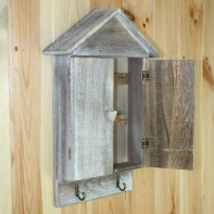 Dřevěná skříňka na klíče - domeček 32x23cm