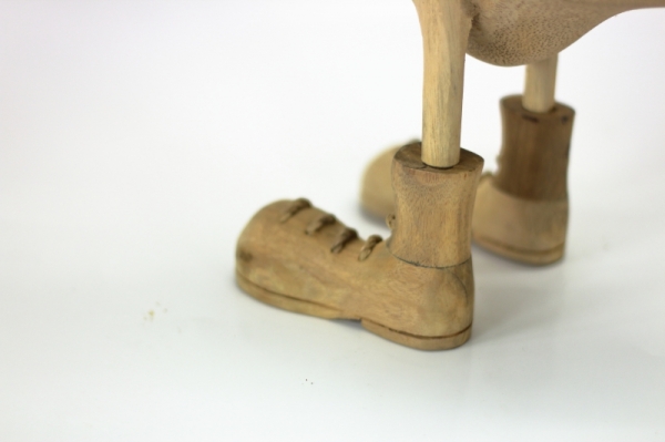 Dřevěná socha do zahrady Kačka 47cm