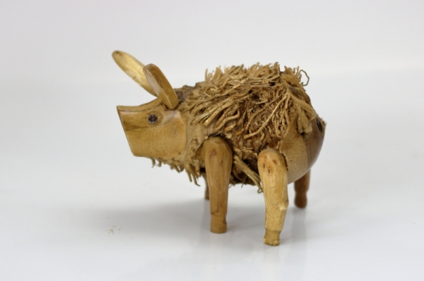 Dřevěná socha prasátko Pepík