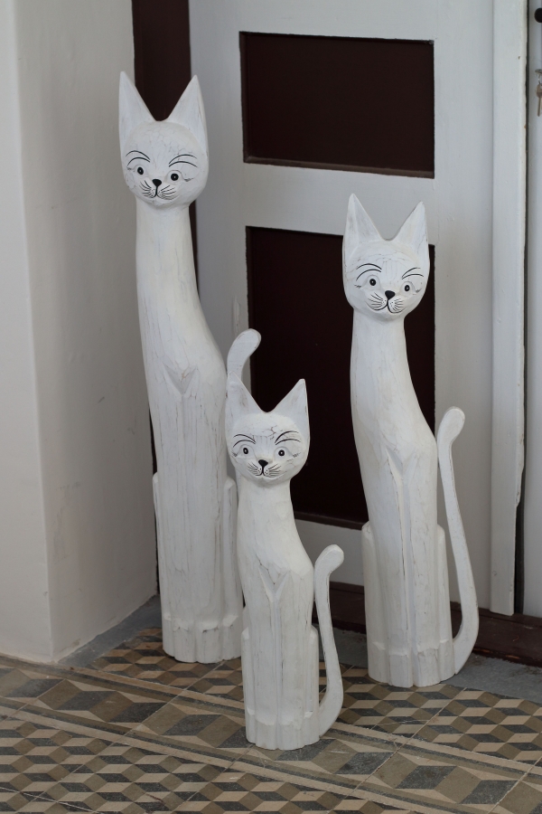 Dřevěná soška kočka bílá 100cm