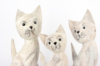 Dřevěná soška kočka bílá 35cm