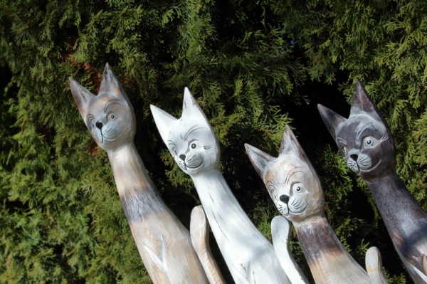 Dřevěná soška kočka mourovaná 100cm 