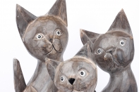 Dřevěná soška kočka šedá 25cm