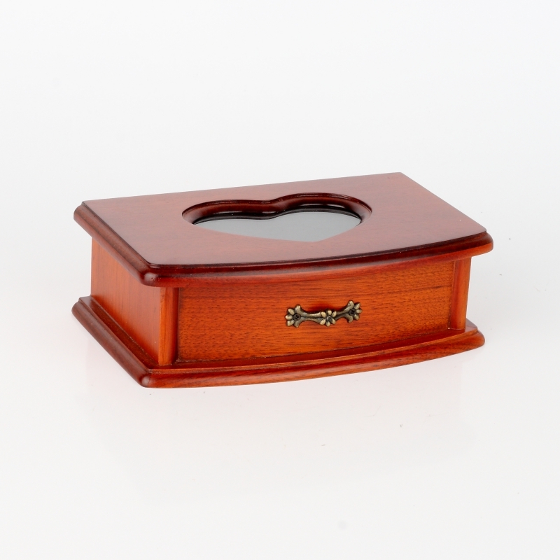 Dřevěná šperkovnice se srdcem 18x11x6cm