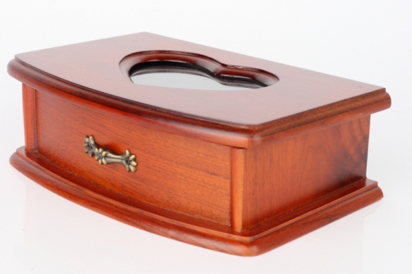 Dřevěná šperkovnice se srdcem 18x11x6cm