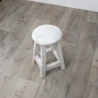 Dřevěná stolička 40cm