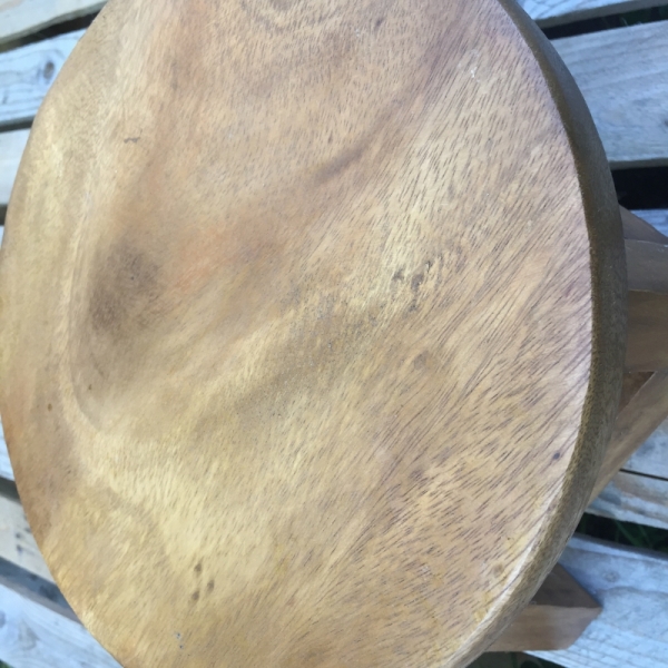 Dřevěná stolička na květiny