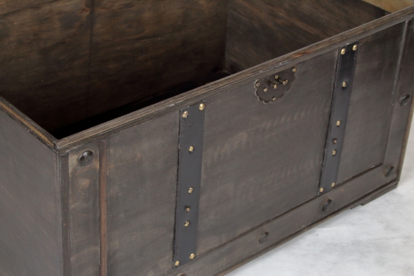 Dřevěná truhla 68x45x45cm