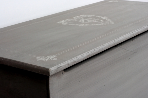 Dřevěná truhla se srdcem 80x35x42cm