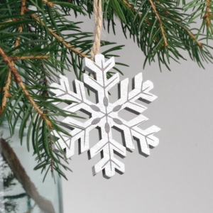 Dřevěná vánoční ozdoba vločka 6cm