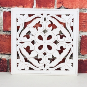 Dřevěná vyřezávaná dekorace ornament 30x30cm