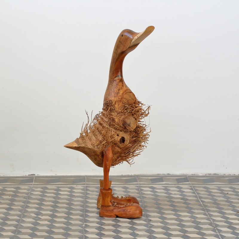 Dřevěná zahradní dekorace kachna střapatá 65cm