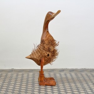 Dřevěná zahradní dekorace kachna střapatá 65cm