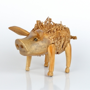 Dřevěná zahradní dekorace prase střapaté (typ C) 18x15cm