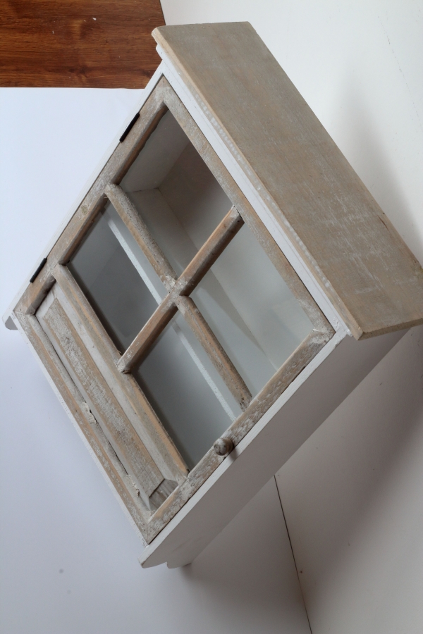 Dřevěná závěsná skříňka se sklem a 3 háčky 41x57x15cm