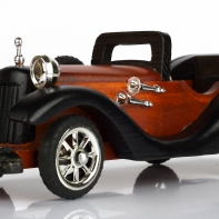 Dřevěné autíčko s rezervním kolem 9x9x25,5cm