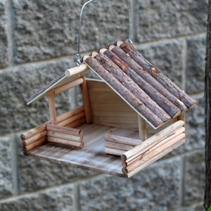 Dřevěné ptačí krmítko 24x37x34cm