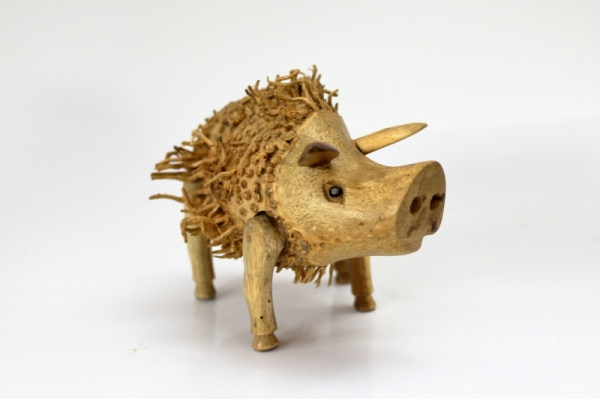 Dřevěné sochy na zahradu střapaté prasátko