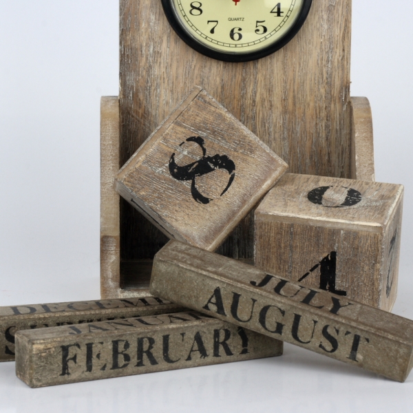Dřevěné stolní hodiny s kalendářem 23cm