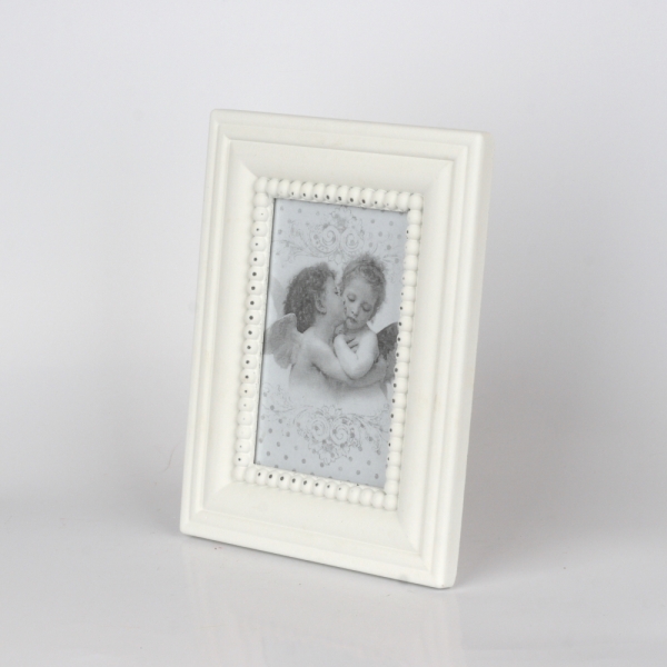 Dřevěný bílý fotorámeček se zdobením 22,5x17,5cm