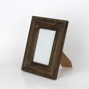 Dřevěný hnědý fotorámeček 19,5x24cm