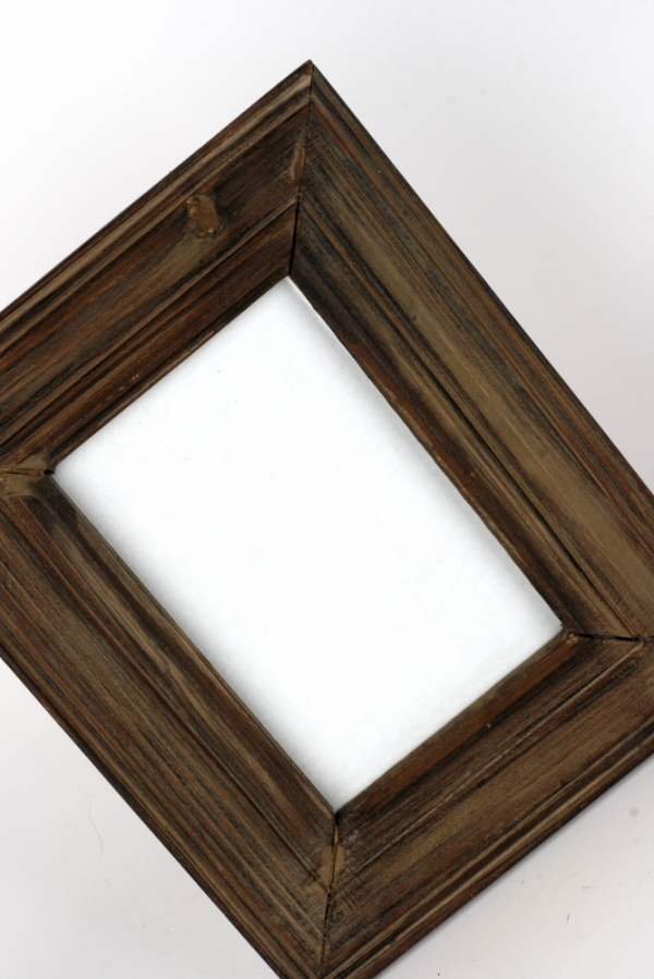 Dřevěný hnědý fotorámeček 19,5x24cm