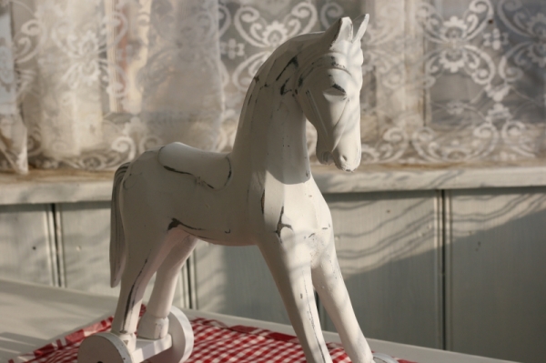 Dřevěný houpací kůň bílý 30x34cm