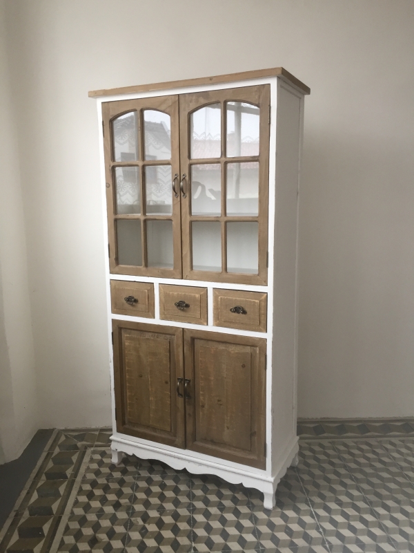 Dřevěný kredenc 69,5×139×32,5cm