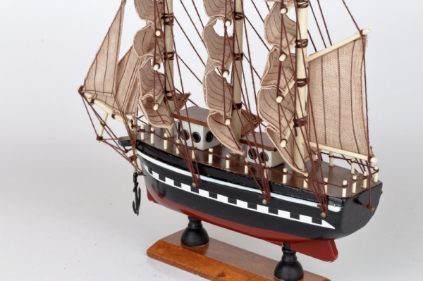 Dřevěný model lodi BRIGANTINE 23x23cm