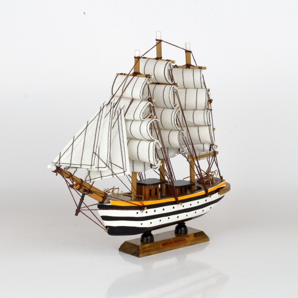 Dřevěný model námořní lodi AMERIGO VESPUCCI 21x24cm